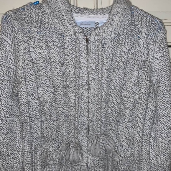 Sweater - Picture 1 of 2